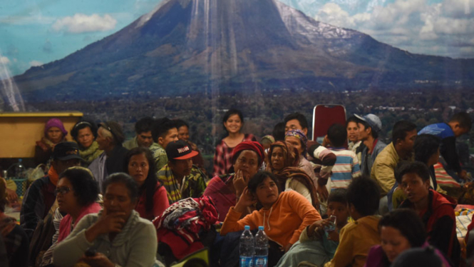 aktivitas pengungsi sinabung
