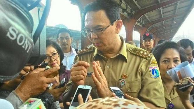Ahok di Stasiun Kota