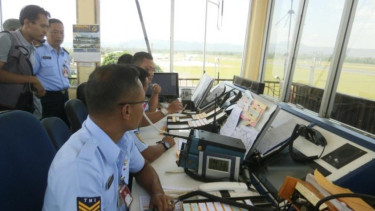 Salah satu aktivitas di Air Traffic Control