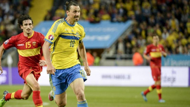 Zlatan Ibrahimovic (depan)