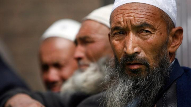 Pria berjenggot dari etnis Uighur di Xinjiang, China.