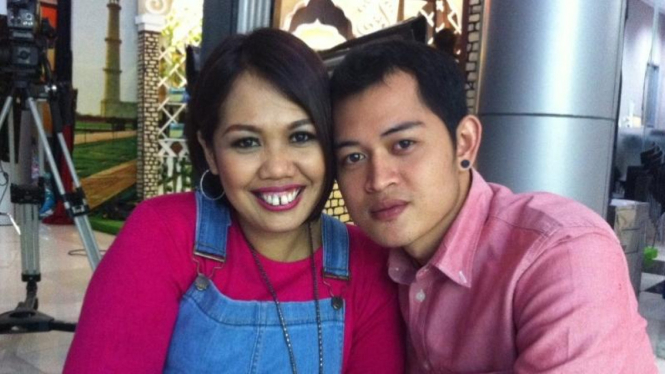 Elly Sugigi dan Feri Anggara