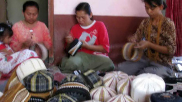 Perajin Peci Rajut di Bantul, Yogyakarta