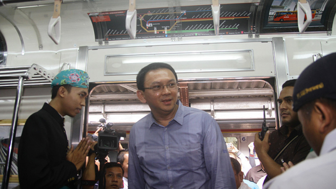 Ahok Naiki Kereta Tematik HUT ke-488 Jakarta