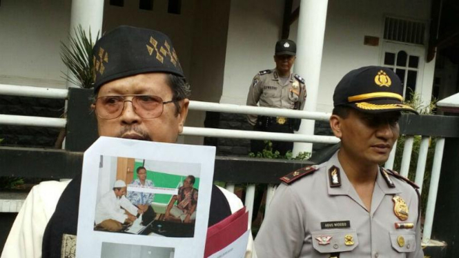 Nawawi, korban umroh murah PT Albana.