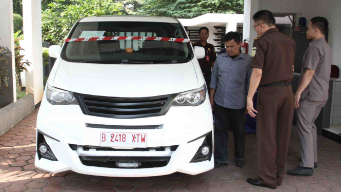 Kejaksaan Agung sita barang bukti kasus mobil listrik proyek Dahlan Iskan beberapa waktu silam. 