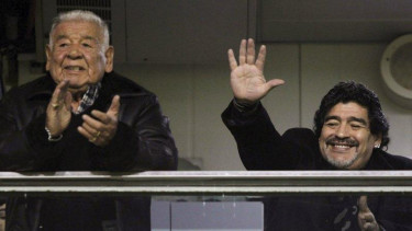 Diego Maradona bersama ayahnya