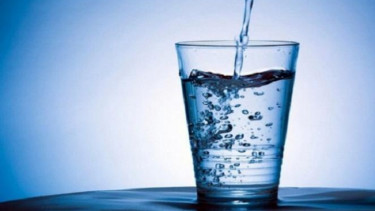 Ilustrasi air minum.