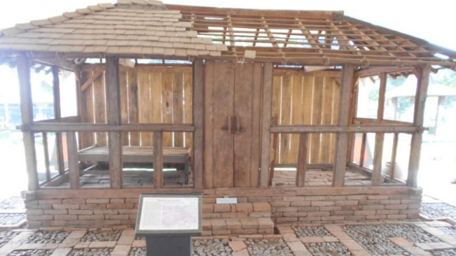 Replika rumah penduduk Majapahit.