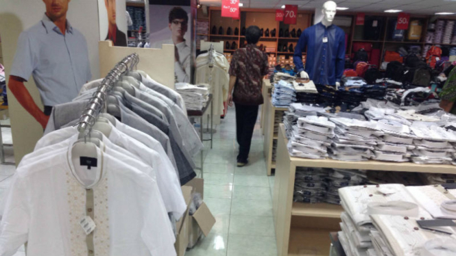 Outlet busana di Pulo Gadung.