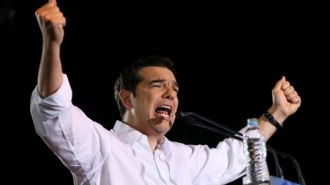 Perdana Menteri yunani Alexis Tsipras berpidato di lapangan Syntagma.