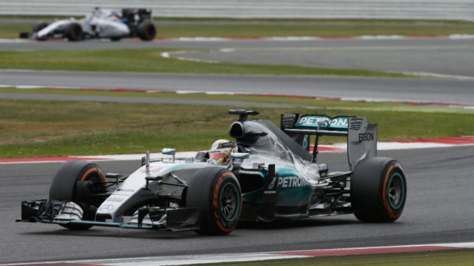 Pembalap Mercedes, Lewis Hamilton