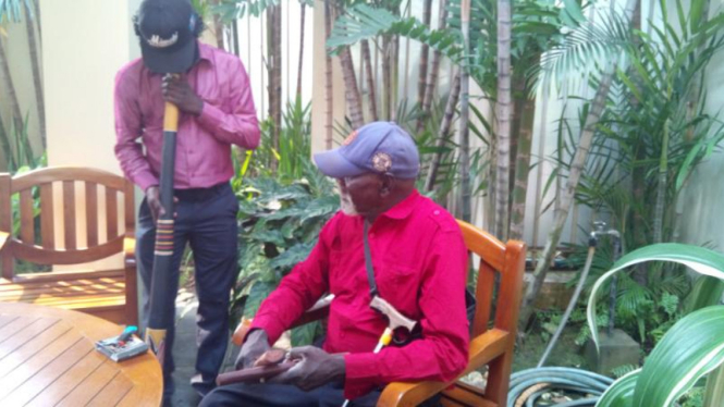 Seniman Australia Ronald Nawurapu Wunungmurra