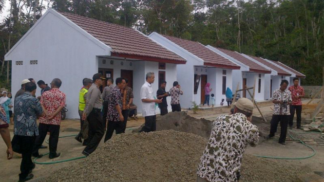 Gubernur Jawa Tengah Ganjar Pranowo tinjau hunian tetap.