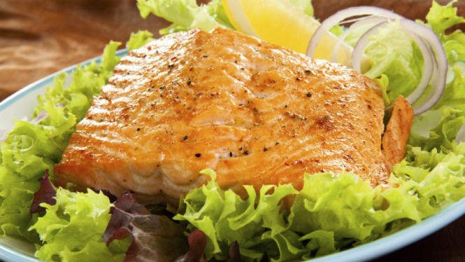 Ilustrasi salad seafood barbekyu.