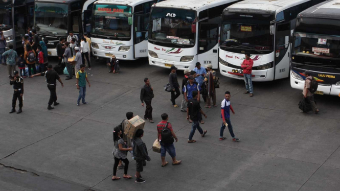 Suasana di salah satu terminal bus. (Foto Ilustrasi).