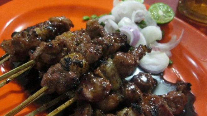 Sate kambing.