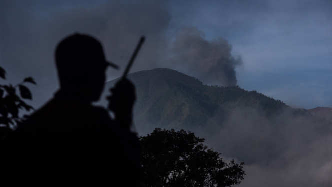 Abu Vulkanik Gunung Raung Ganggu Penerbangan