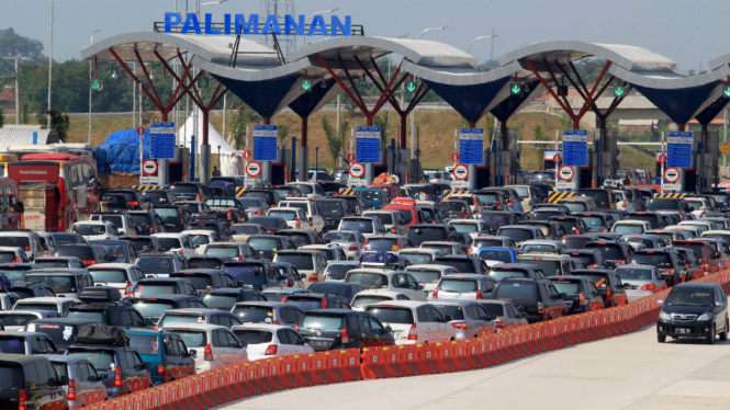 Antrean Tol Cipali di musim mudik 2016.