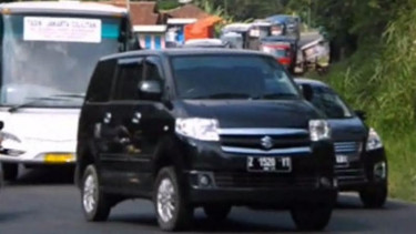 Kepadatan lalu lintas di Tasikmalaya, Senin 13 Juli 2015, siang.