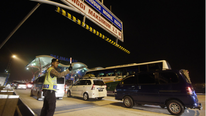 Antrean Panjang Tol Palimanan