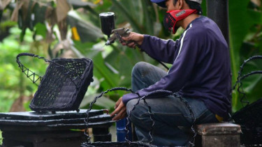 Perajin parcel di Balejosari Malang