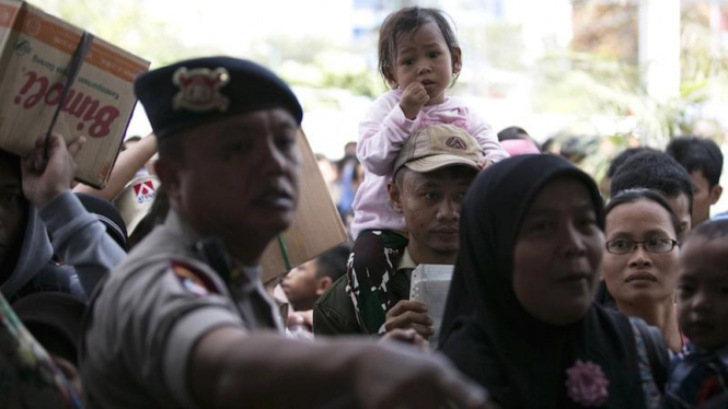 Polisi dan pemudik 