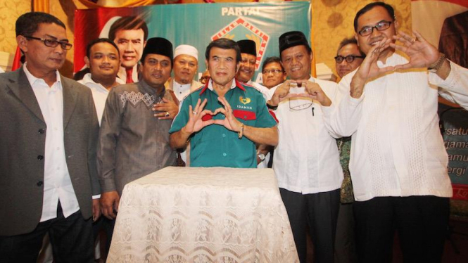 Rhoma Irama dan para pengurus Partai Idaman