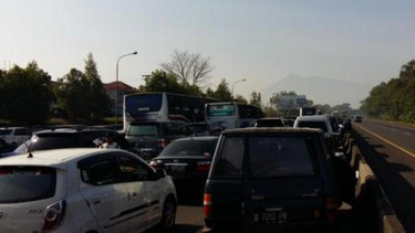 Kemacetan di Tol Jagorawi beberapa waktu lampau.