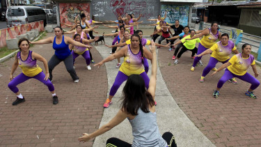 Kelas aerobik bagi wanita obesitas