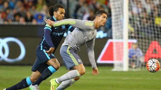 Cristiano Ronaldo dijaga bek Manchester City, Jason Denayer