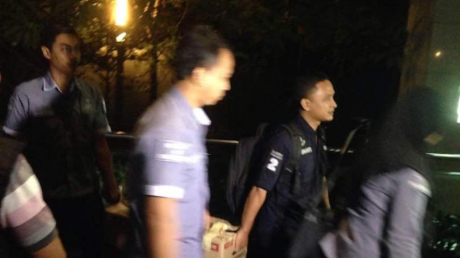 Polisi Sita Dokumen di Kardus Besar