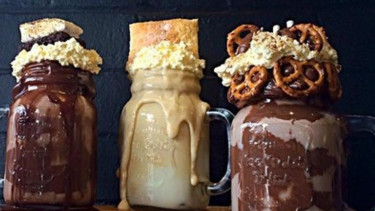Milkshake Raksasa