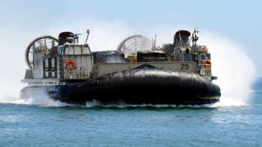 Ilustrasi. Kendaraan amfibi Landing Craft Air Cushion LCAC Marinir AS