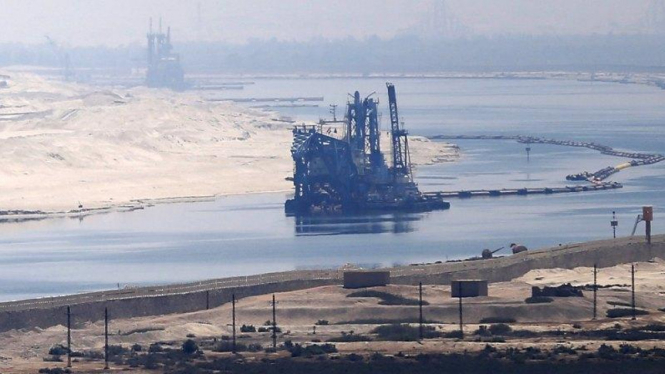 Terusan Suez.
