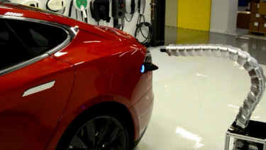 Sistem pengisian baterai mobil listrik terbaru buatan Tesla Motors.