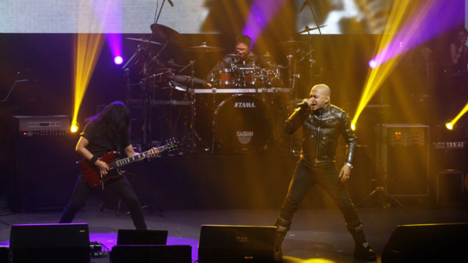 Konser Panggung Sandiwara God Bless