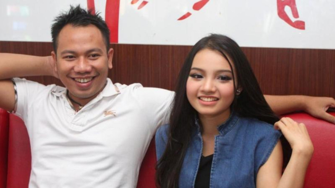 Vicky Prasetyo dan Dewi Mambo