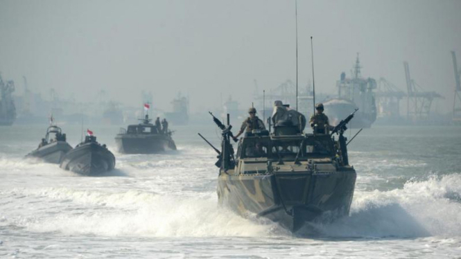 Latihan bersama TNI-AL dan USMC dalam CARAT 2015.