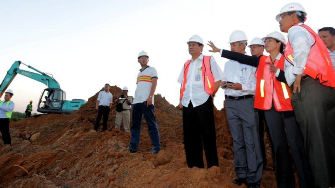Menteri BUMN Rini Soemarno dan direksi Hutama Karya