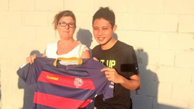 Evan Dimas dengan kostum Llagostera