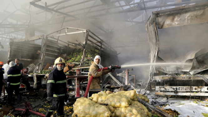 Serangan bom di pasar Baghdad.