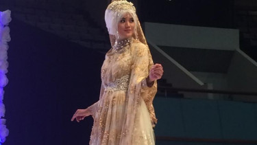 Dida Mischavaro perancang busana Royal Kebaya