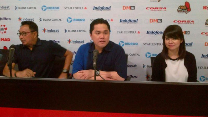 Erick Thohir (tengah)