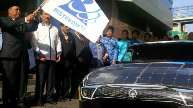 Menristek Dikti, M Nasir, resmikan uji coba mobil listrik ITS.