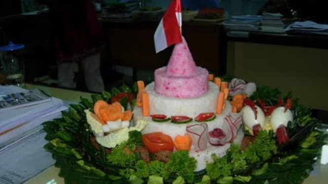 Tumpeng merah putih