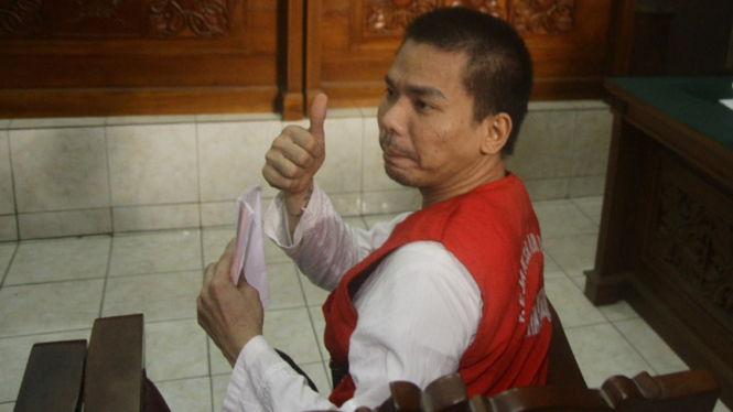 Sidang Perdana RA Mucikari Artis