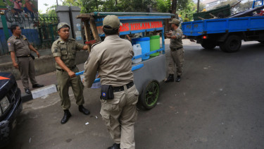 Penertiban Gerobak PKL oleh Satpol PP