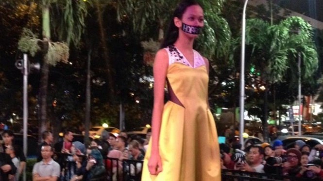 Fashion show dengan musik rock
