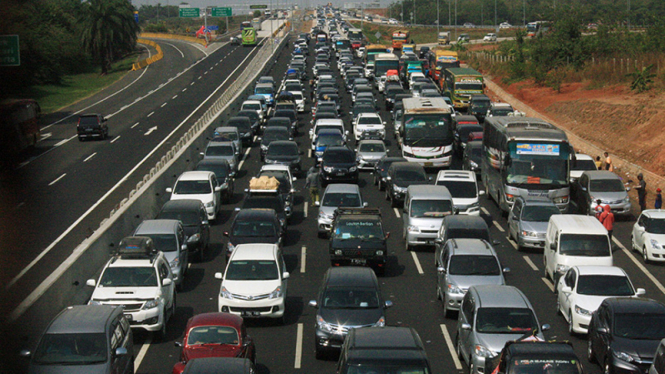 Ilustrasi macet di tol.